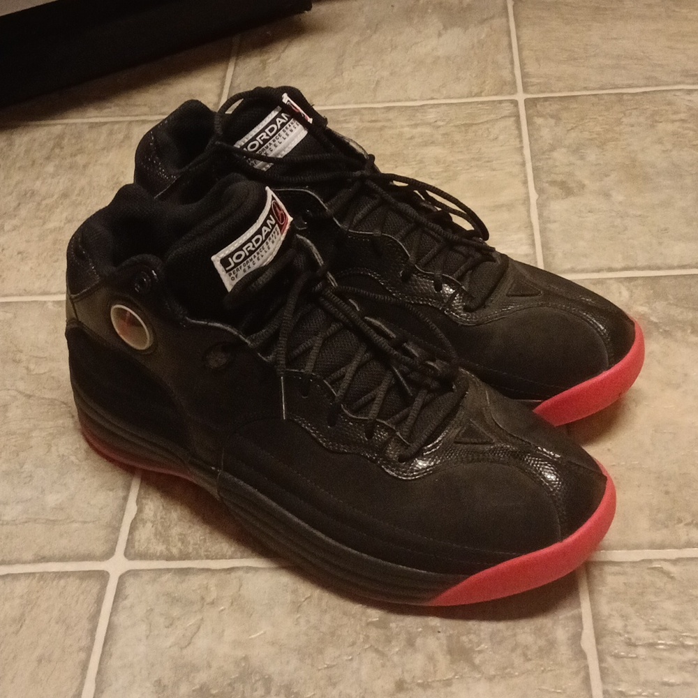 Men's Black and Red Nike Air Jordan Jumpman Team 1 Basketball Sneakers Size 11.5